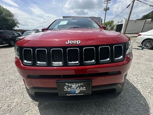 Used 2019 Red Jeep Latitude image 31