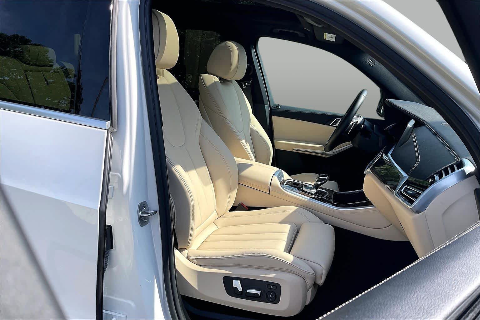 Used 2021 Mineral White Metallic BMW xDrive40i image 8