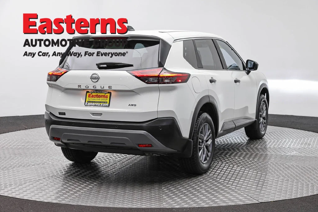Used 2023 White Nissan S image 5
