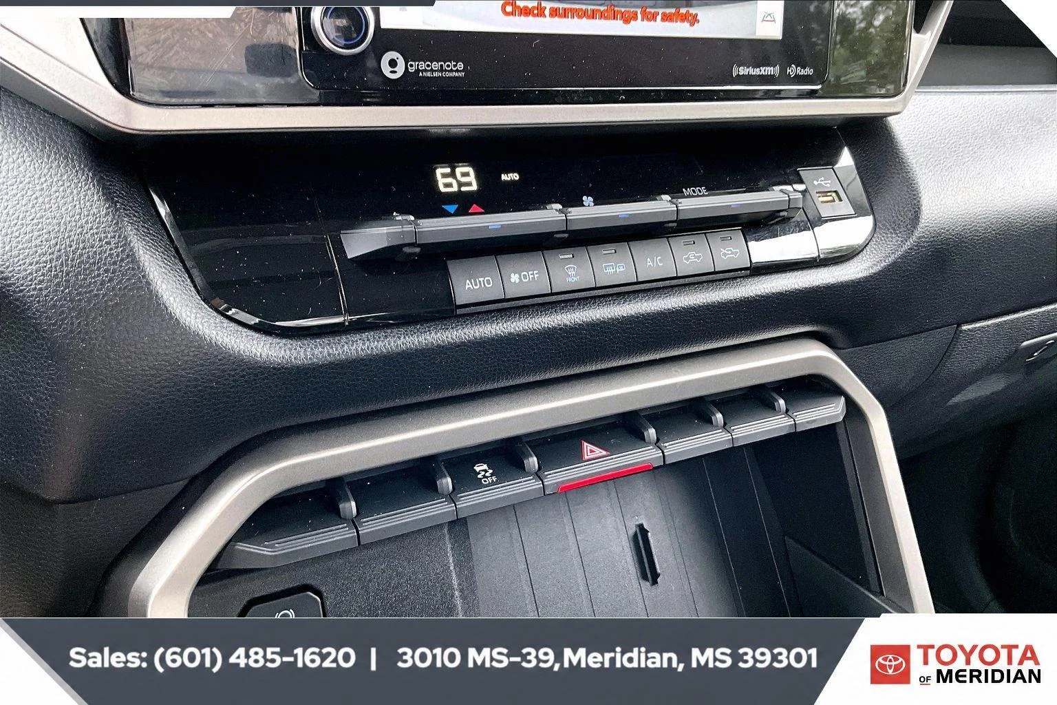 Used 2023 Ice Cap Toyota SR5 image 22