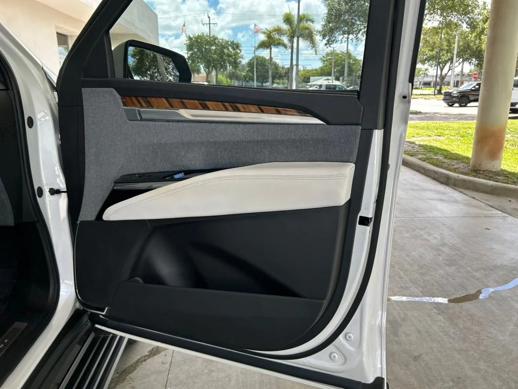 Used 2025 White Cadillac Sport Platinum image 38