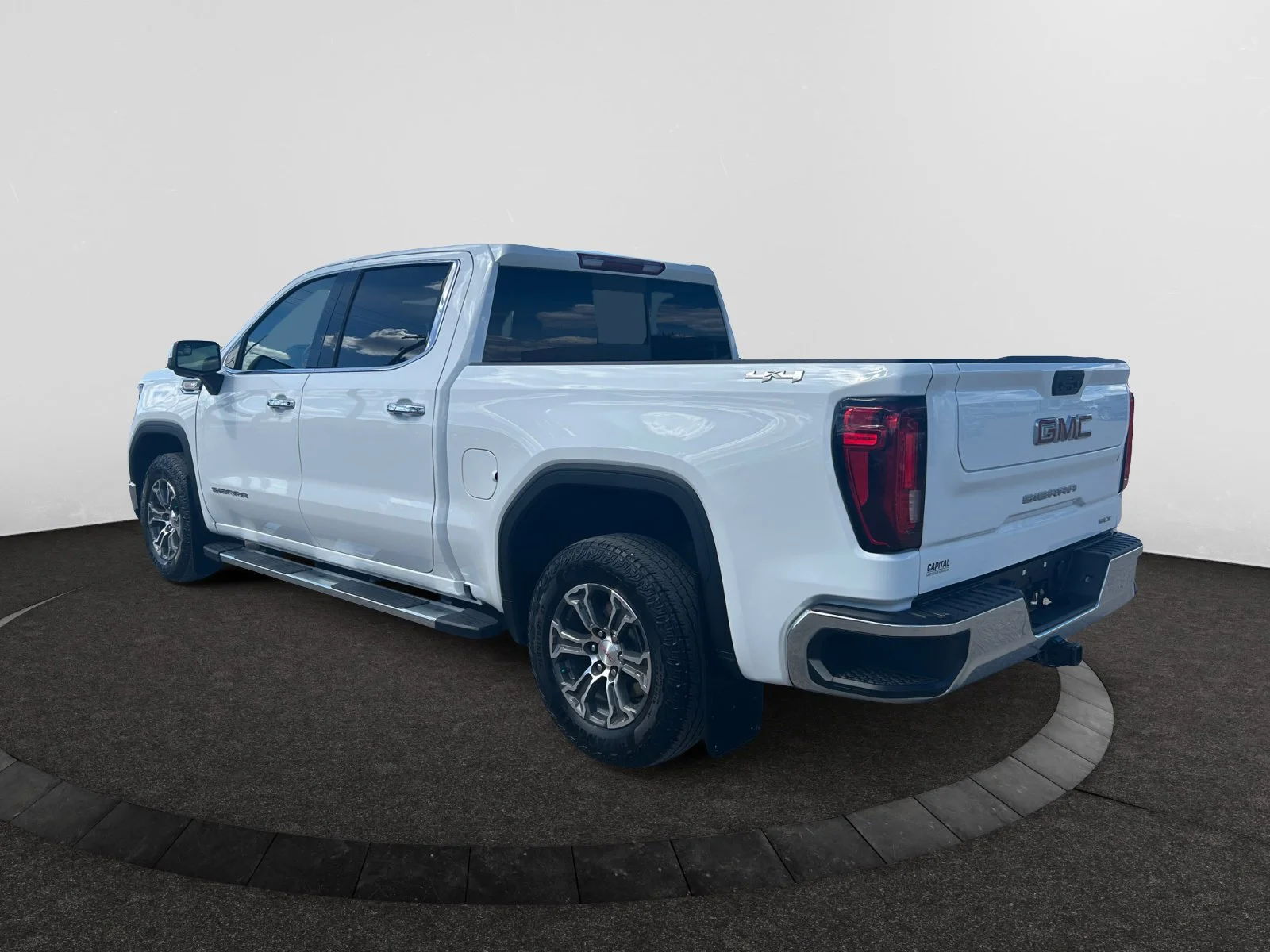 Used 2023 Summit White GMC SLT Crew Cab image 3