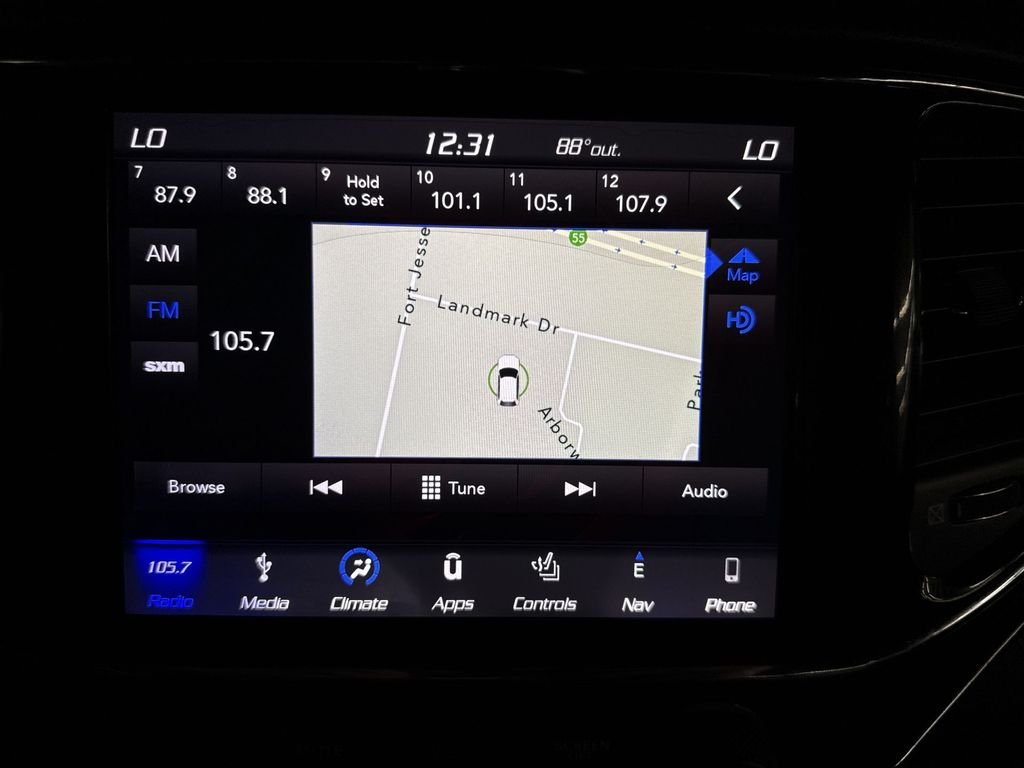Used 2019 Crystal Metallic Jeep Limited image 29