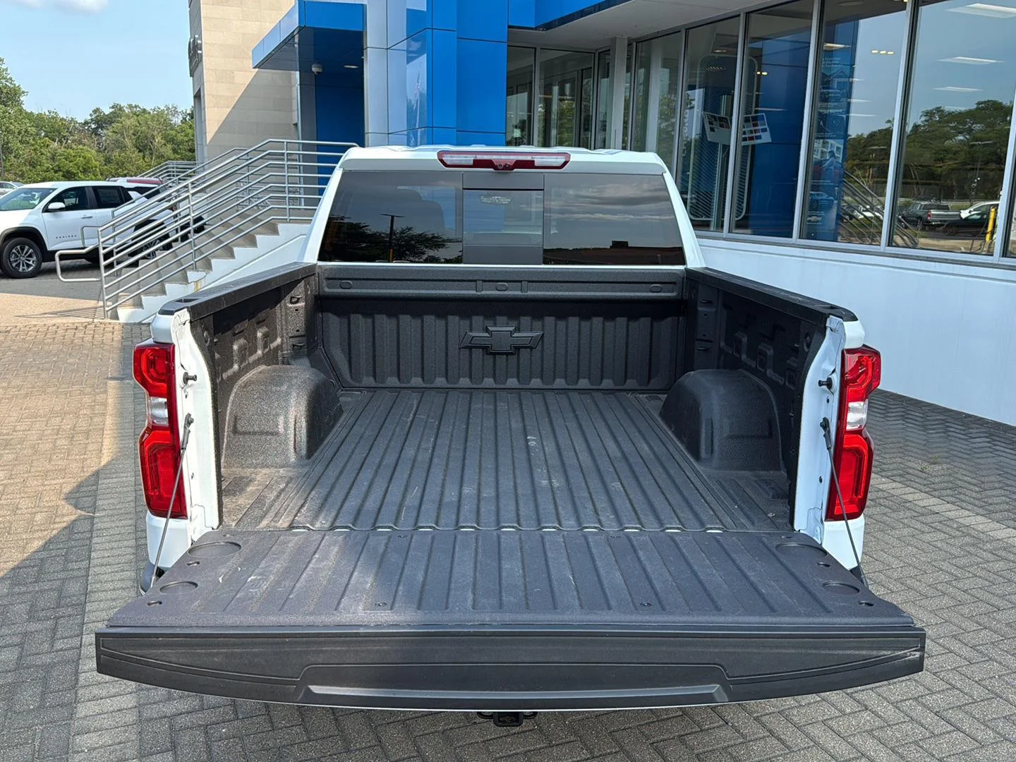 Used 2026 Polar White Tricoat Chevrolet LTZ image 32