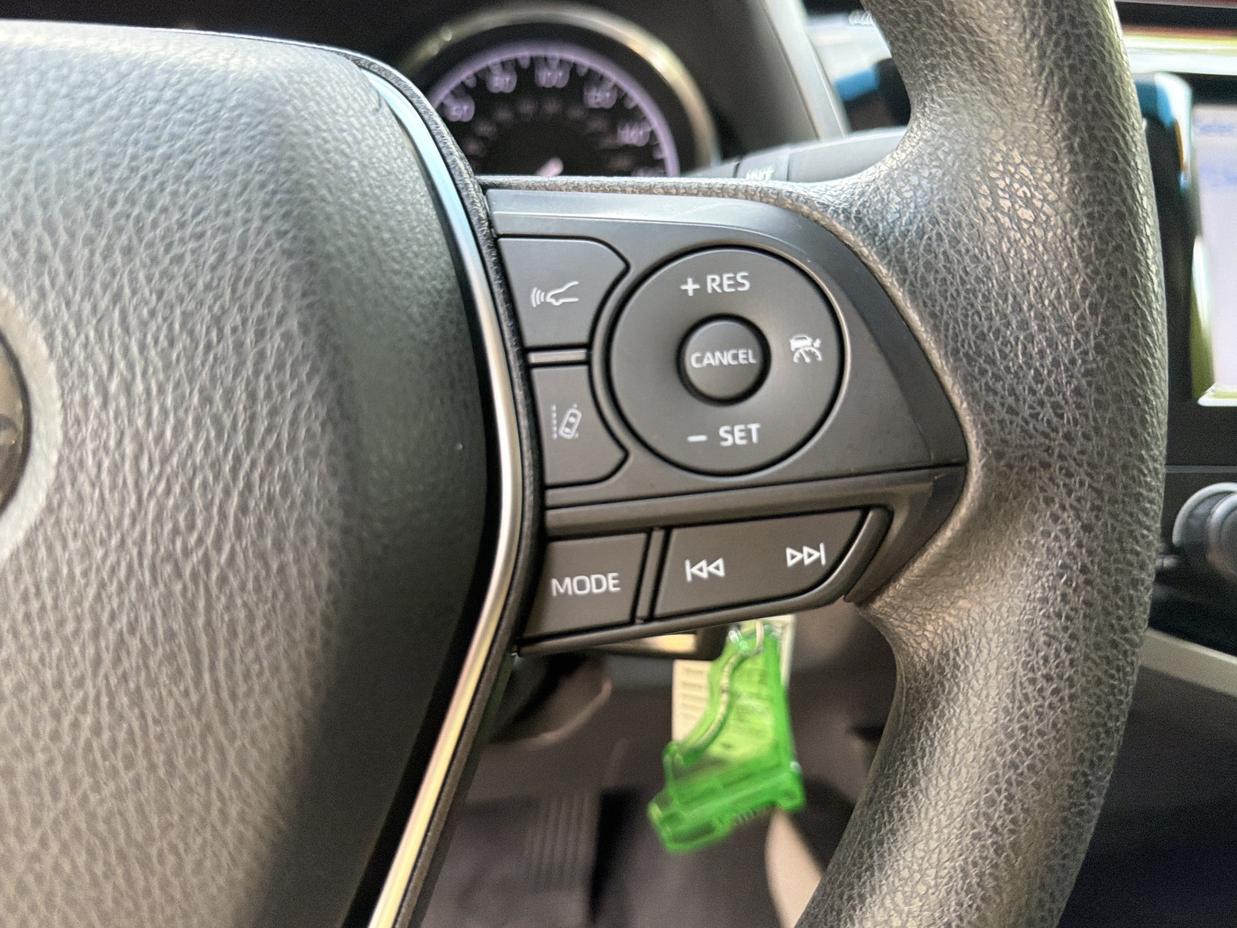 Used 2018 Super White Toyota LE image 24