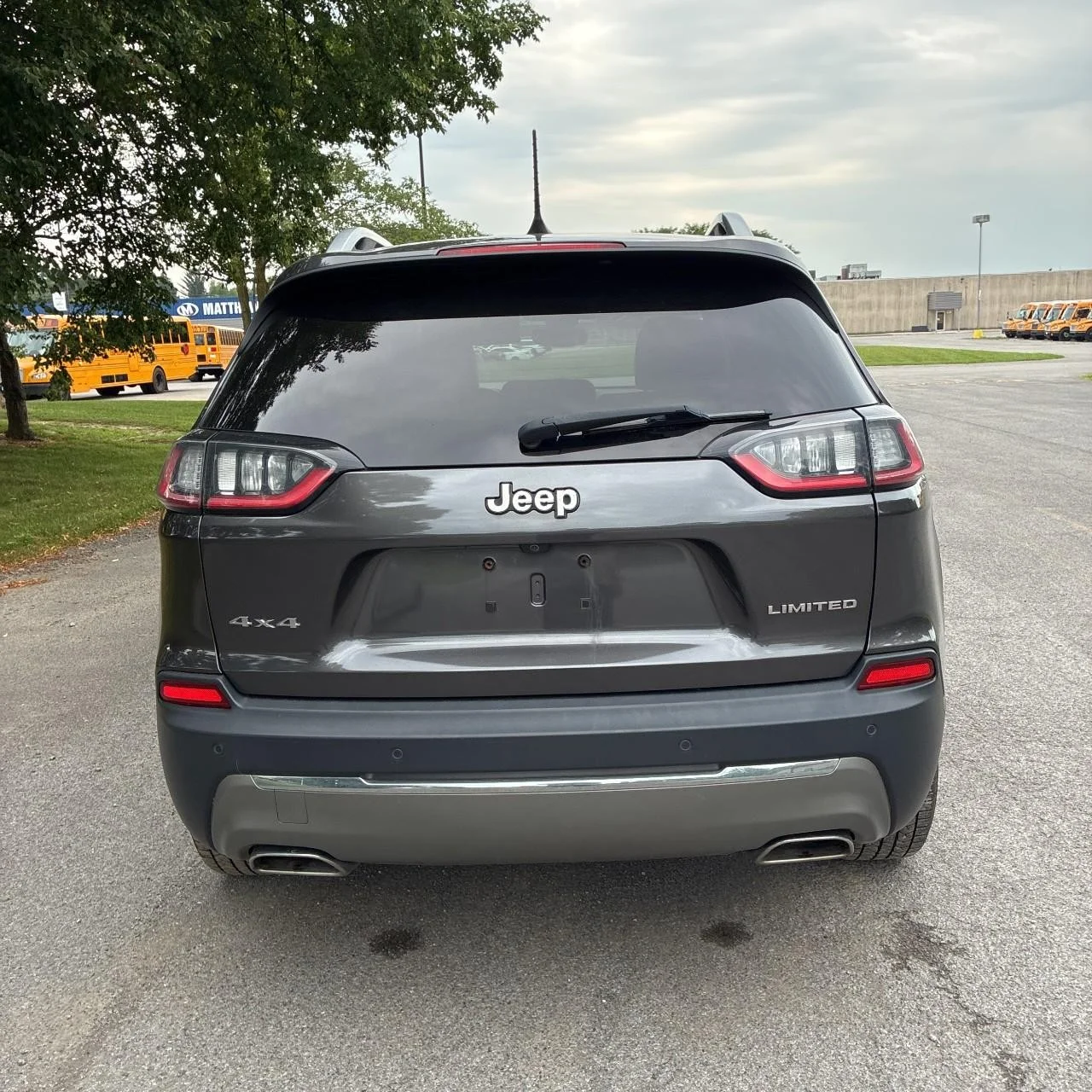 Used 2019 Gray Jeep Limited image 4