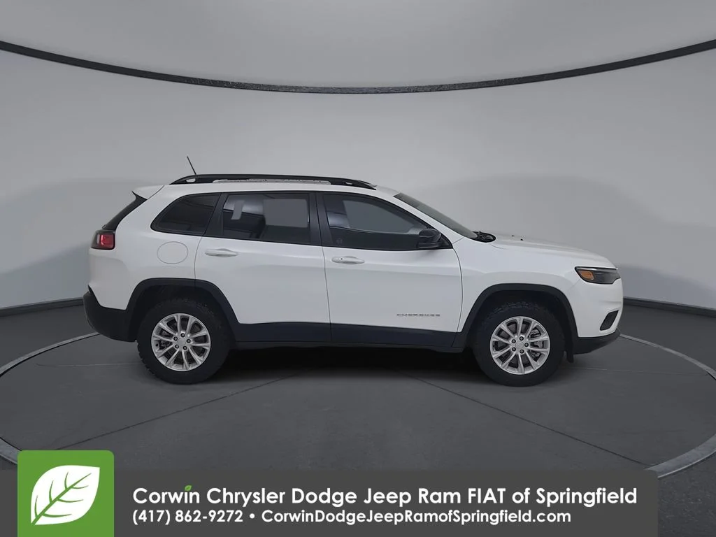Certified Used 2022 White Jeep Latitude Lux image 17
