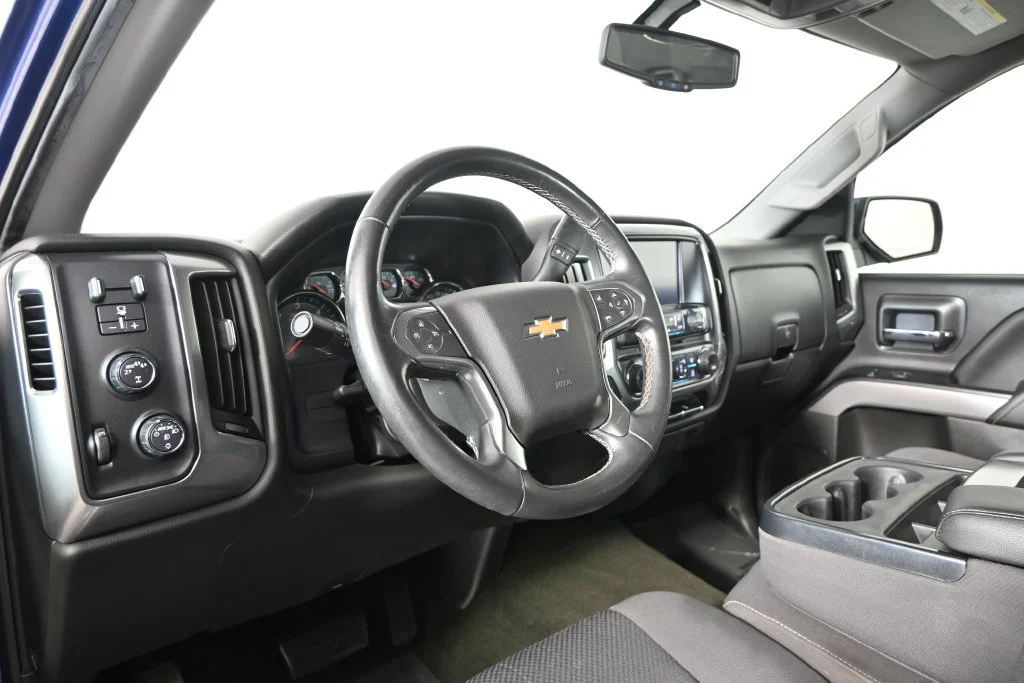 Used 2017 DEEP OCEAN BLUE METALLIC Chevrolet LT image 22