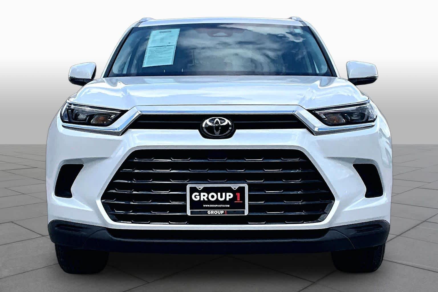 Used 2024 Wind Chill Pearl Toyota XLE image 4
