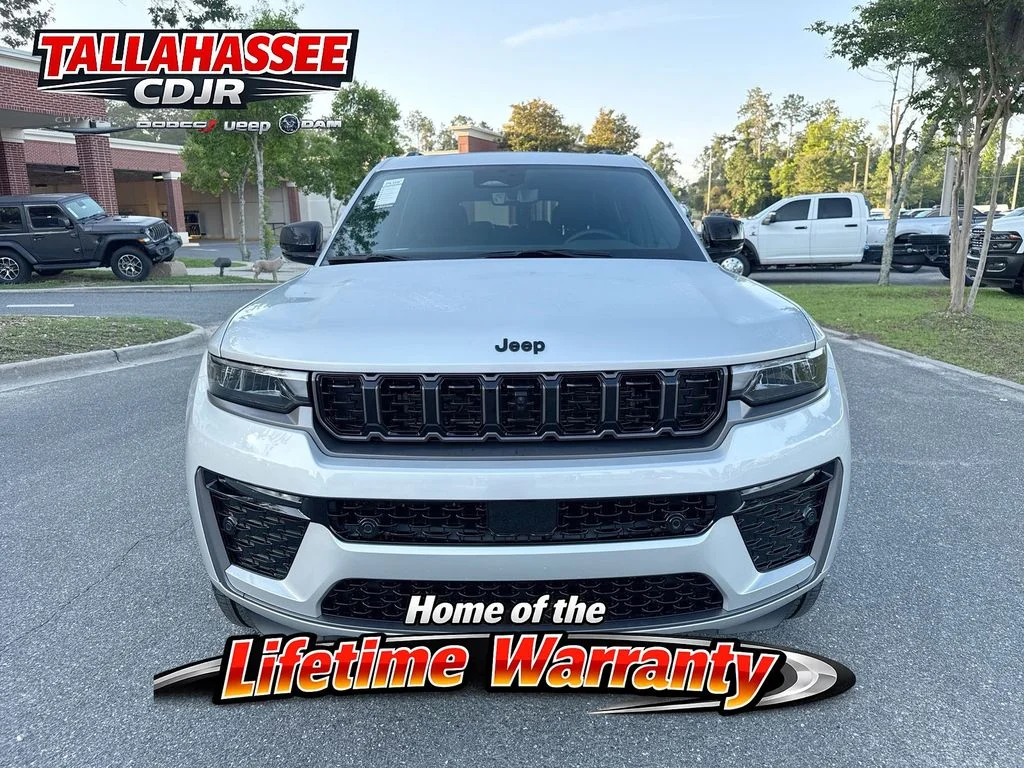 New 2026 Silver Zynith Exterior Paint Jeep Limited Reserve image 9