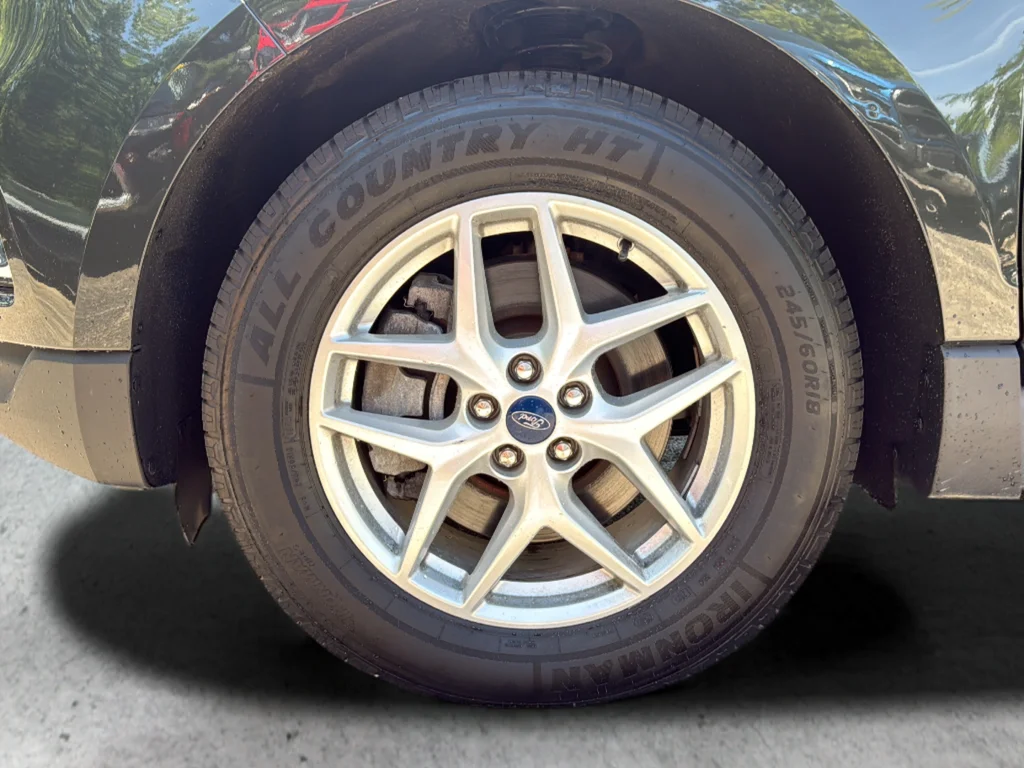 Used 2022 Green Ford SEL image 24