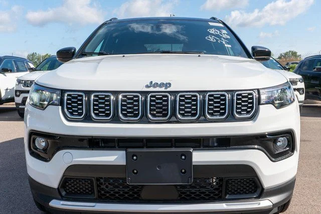 New 2026 Bright White Clear-Coat Exterior Paint Jeep Limited image 4