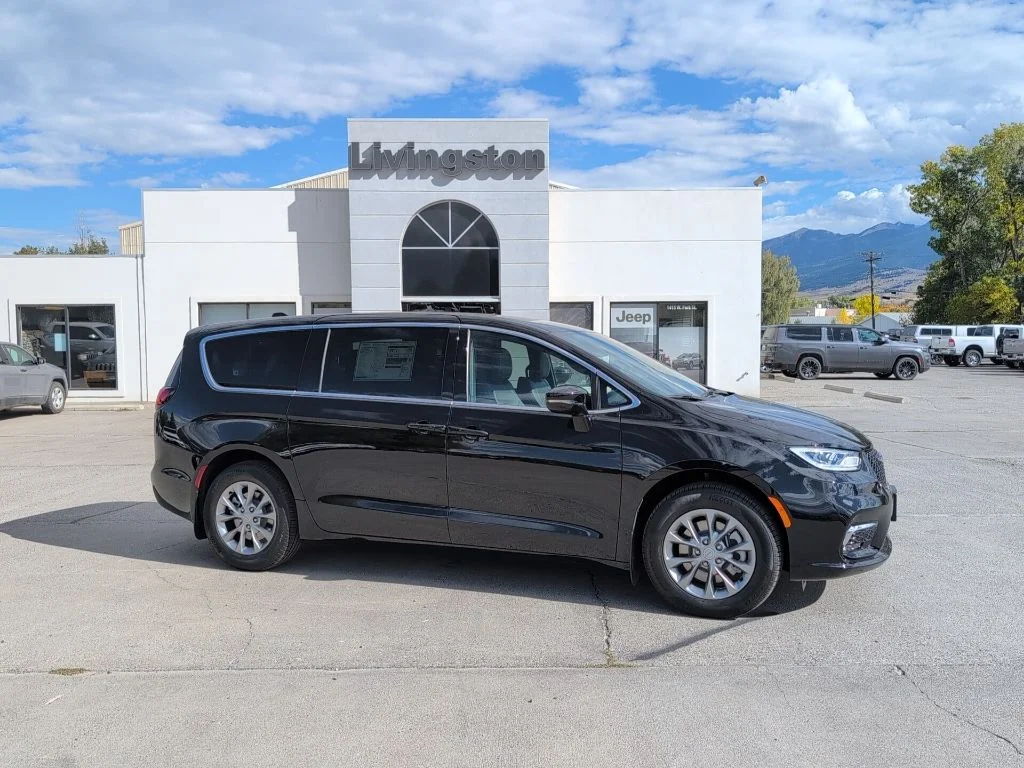 2026 Chrysler Pacifica Select AWD's photo