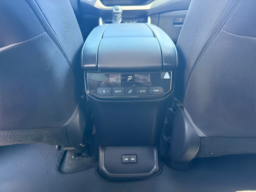 2023 Toyota Highlander LE - Photo 12