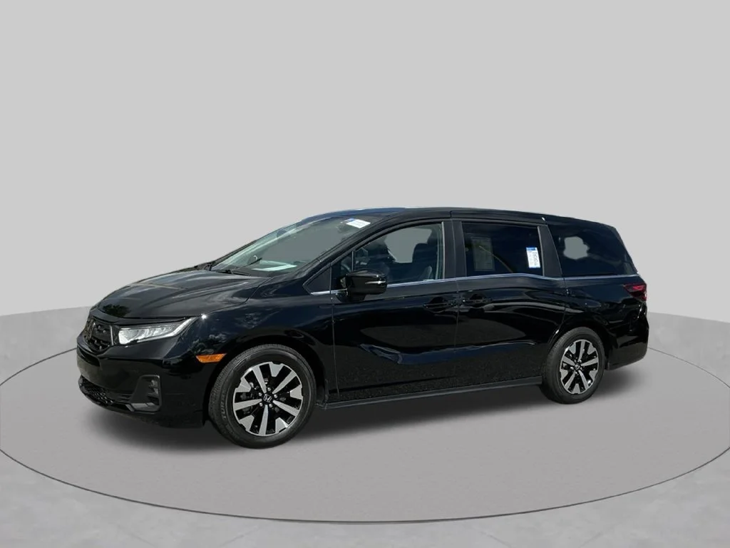 Used 2025  Honda EX-L image 2