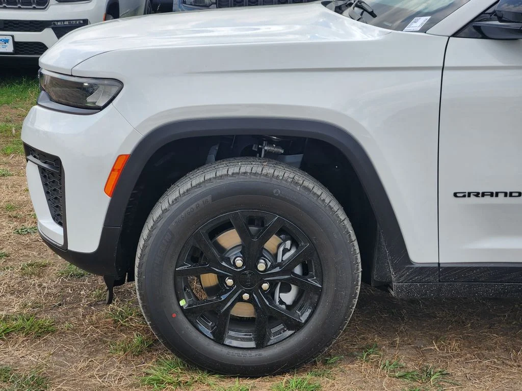 New 2026 Bright White Clear-Coat Exterior Paint Jeep Altitude image 6