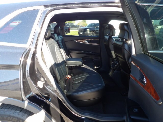 Used 2016 Black Velvet Lincoln Select image 41
