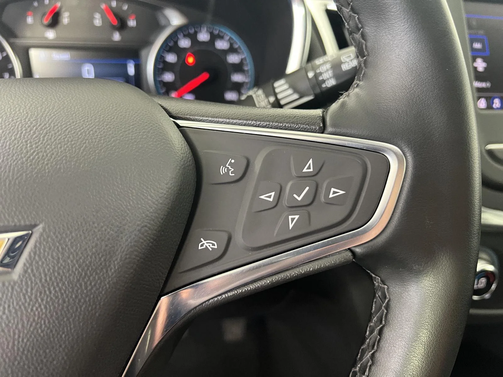 Used 2024 Sterling Gray Metallic Chevrolet LT image 10