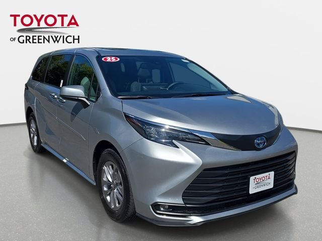 2025 Toyota Sienna XLE 7-Passenger Hybrid AWD's photo