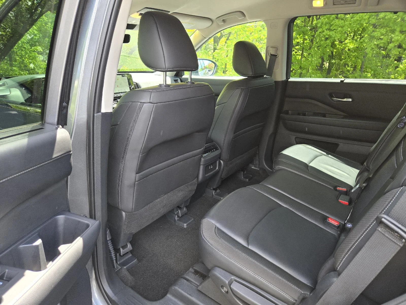 Used 2025 Gun Metallic Nissan SL image 26