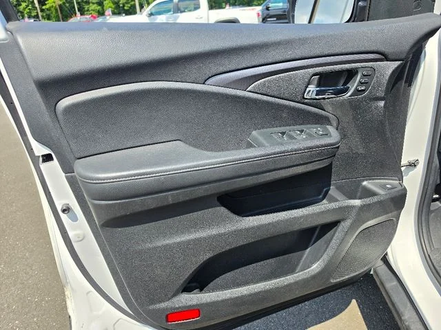 Used 2023 White Honda RTL image 19