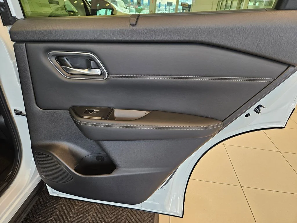 New 2026 Everest White Pearl TriCoat Nissan Platinum image 29