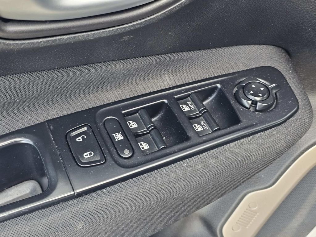 Used 2017 Blue Jeep Latitude image 21