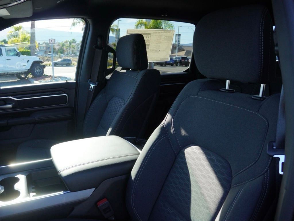 New 2026 Diamond Black Crystal Pearl-Coat Exterior Paint RAM Big Horn image 22