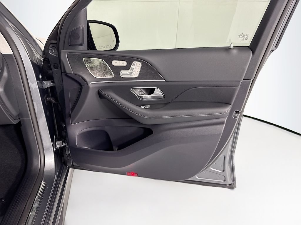 New 2026 Selenite Grey Metallic Mercedes-Benz GLS 450 image 27