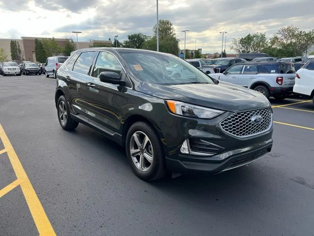 Used 2024 Green Ford SEL image 1