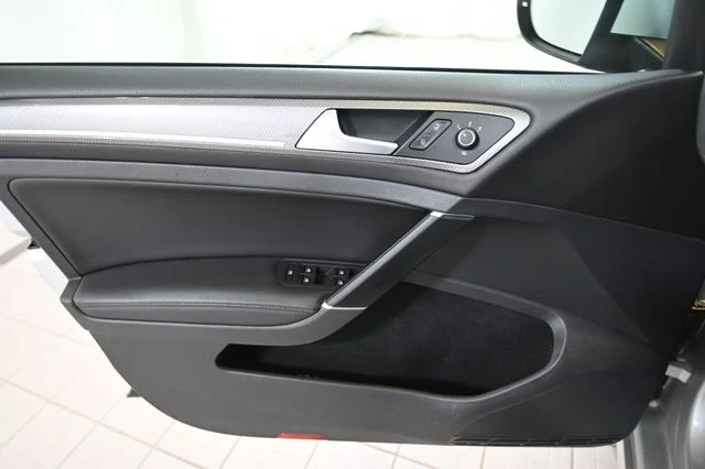 Used 2017 Silver Volkswagen TSI S image 19