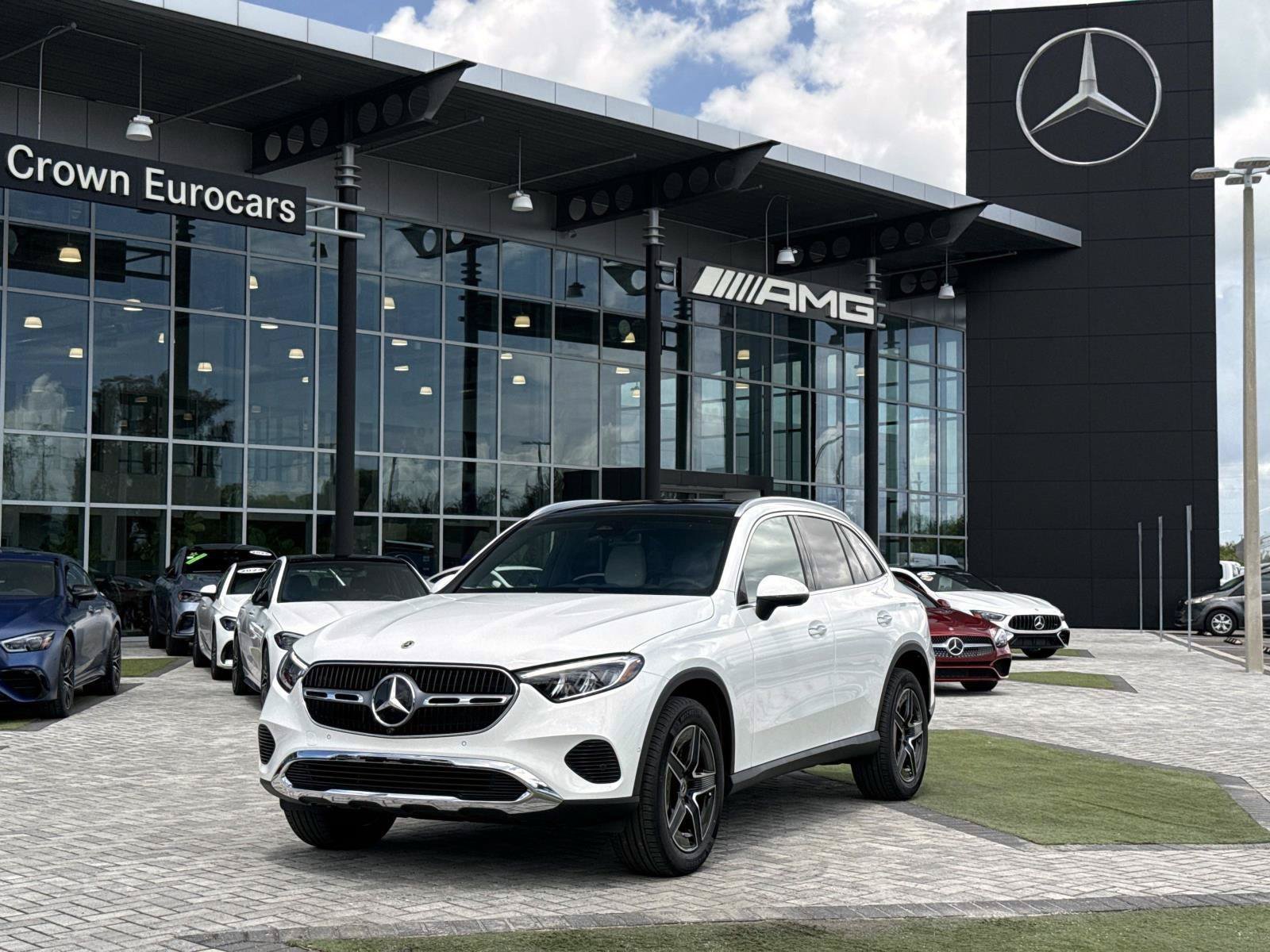New 2027 Polar White Mercedes-Benz 300 SUV image 1