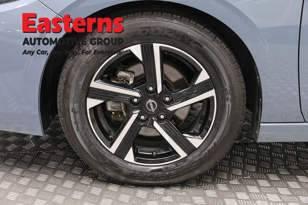 Used 2024 Gray Nissan SV image 32