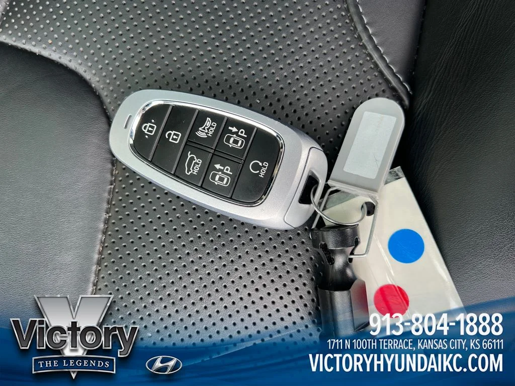 Used 2022 Red Hyundai Calligraphy image 29