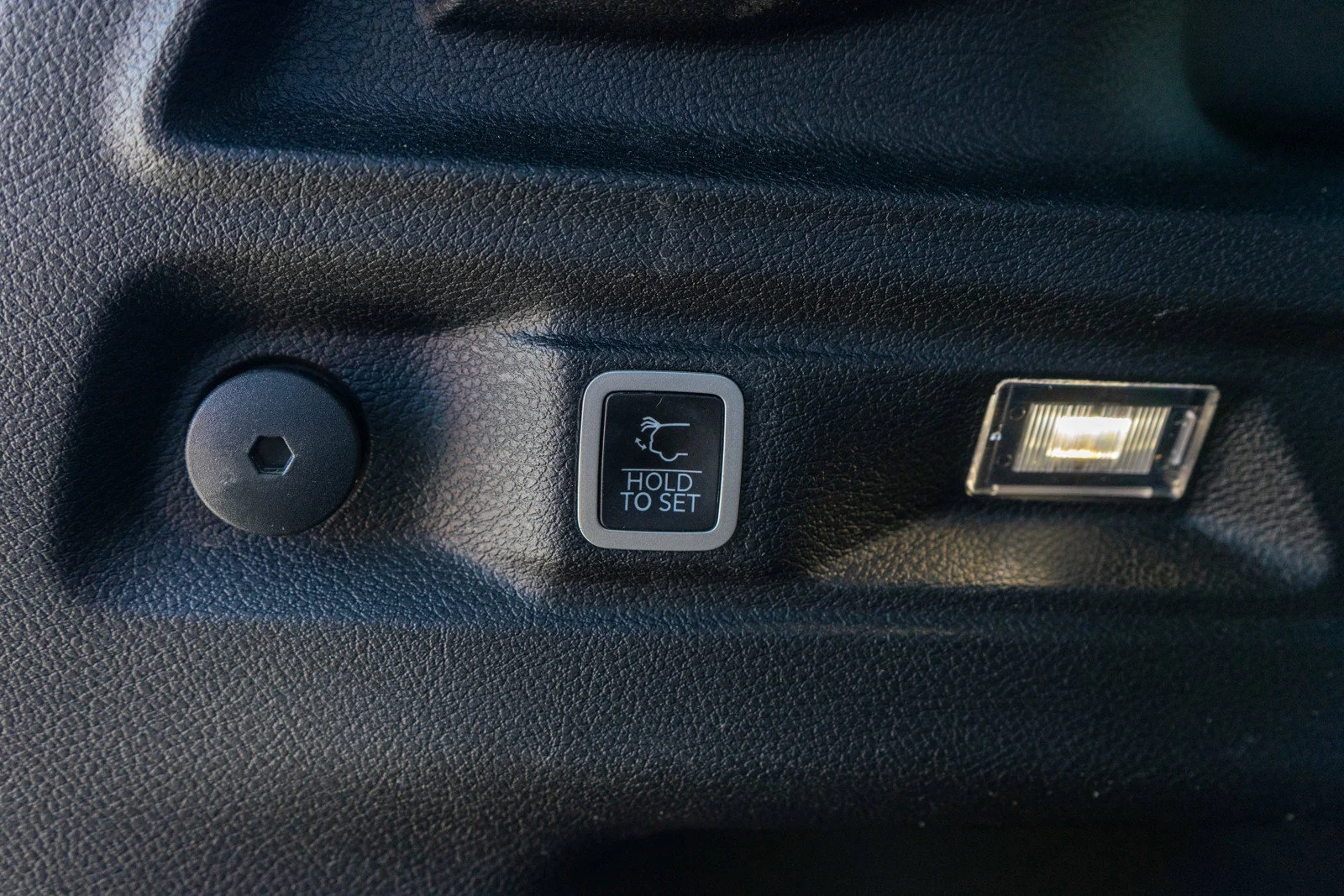 Used 2023 Diamond Black Crystal Pearlcoat Jeep Limited image 10