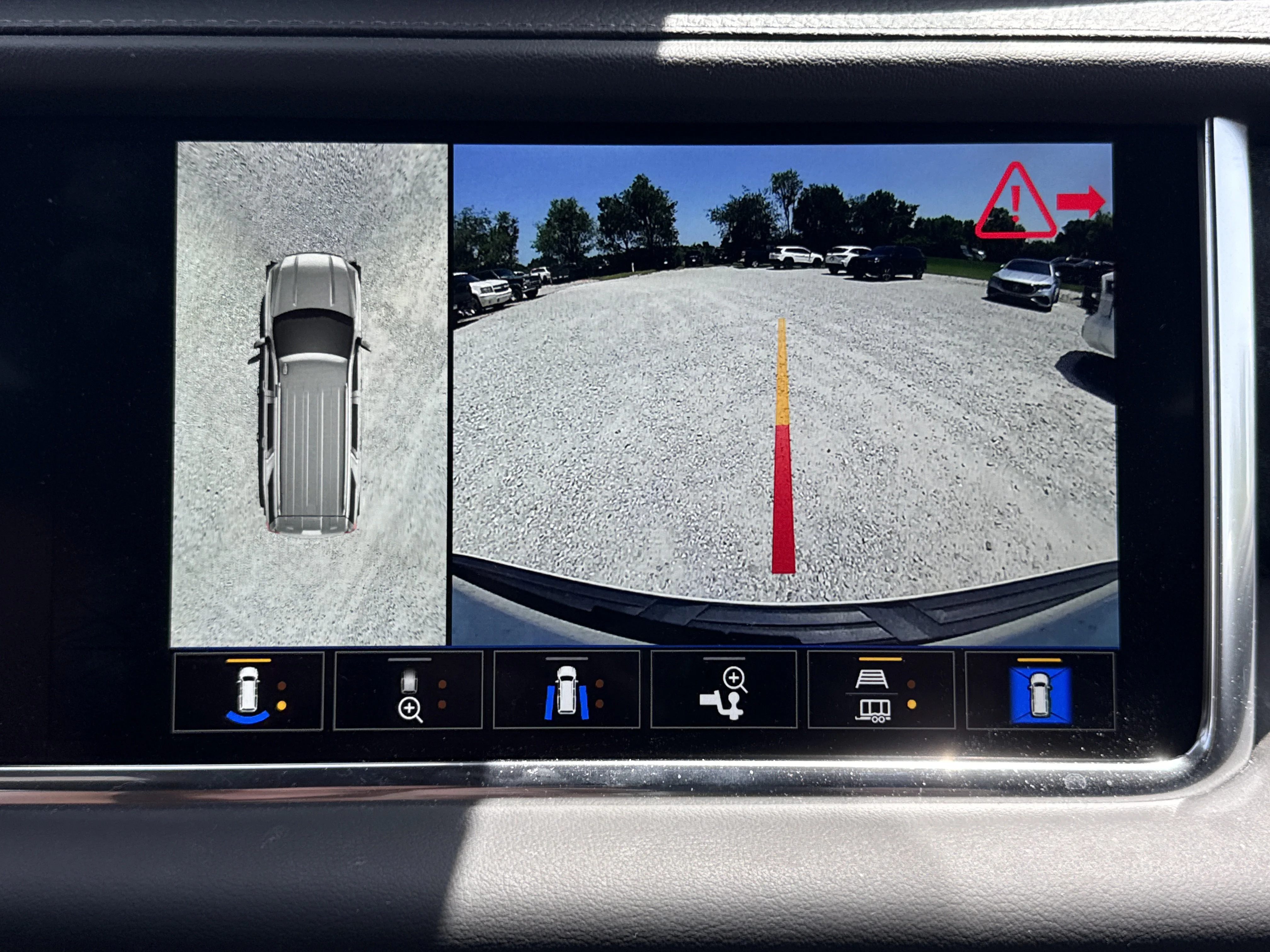 Used 2024 White Frost Tricoat GMC Denali image 5