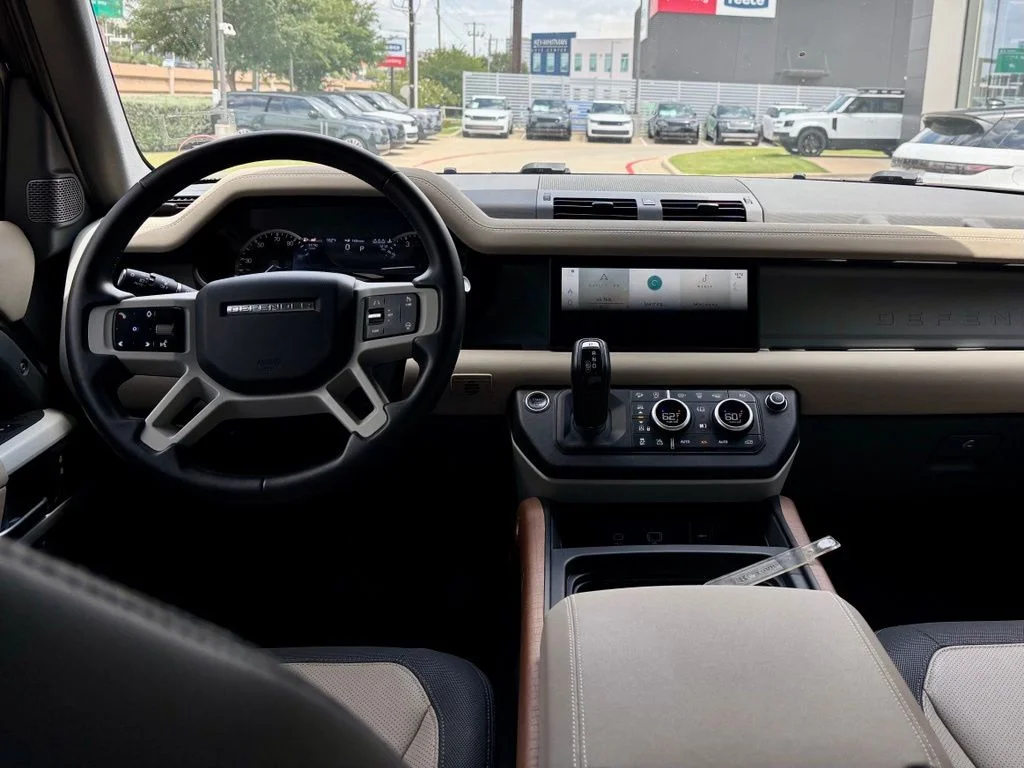 Used 2023 Black Land Rover X-Dynamic SE image 4