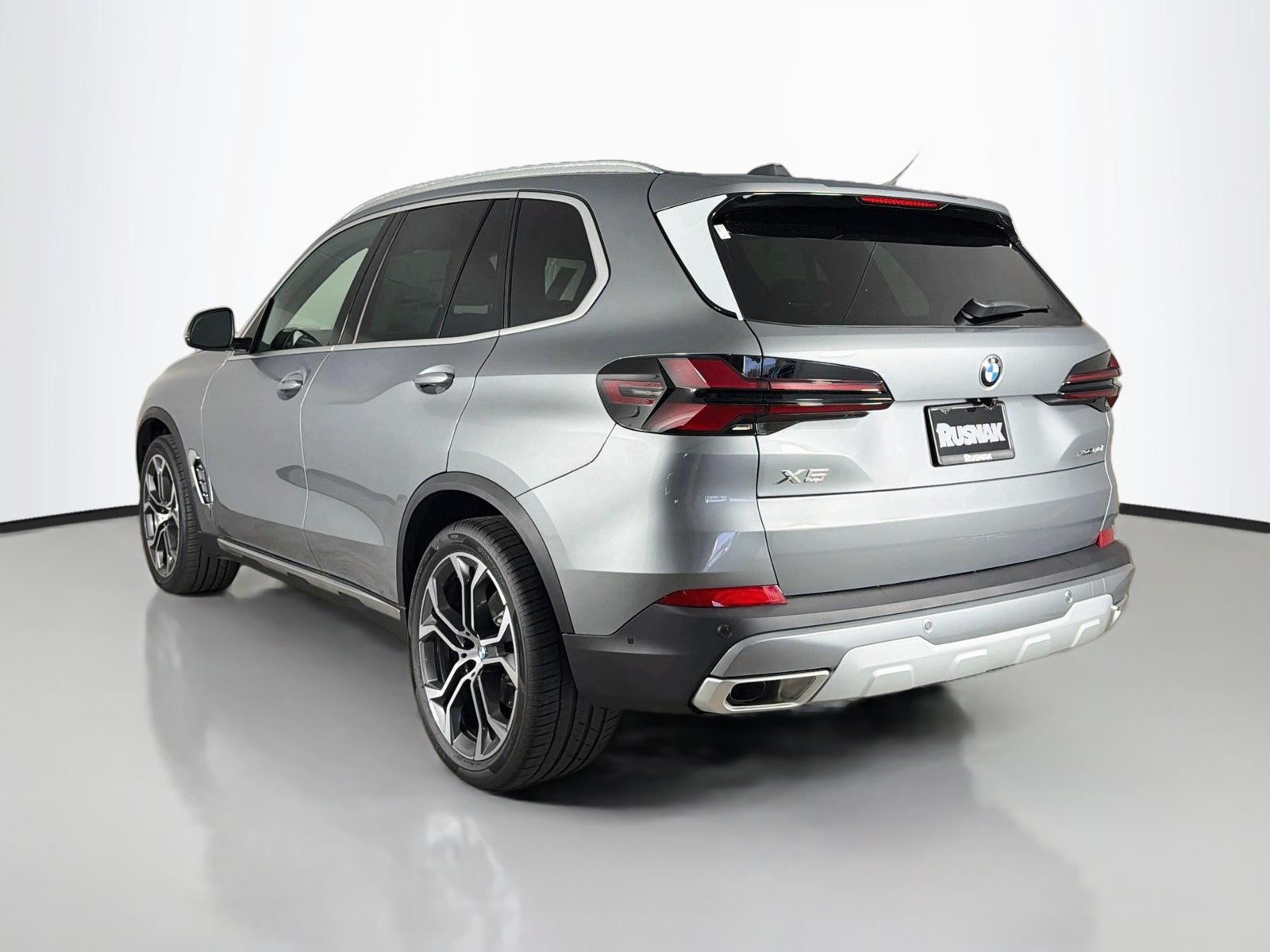 New 2026 Skyscraper Grey Metallic BMW xDrive40i image 5