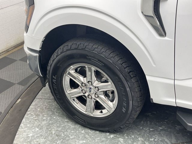 Used 2025 Oxford White Ford XLT image 30