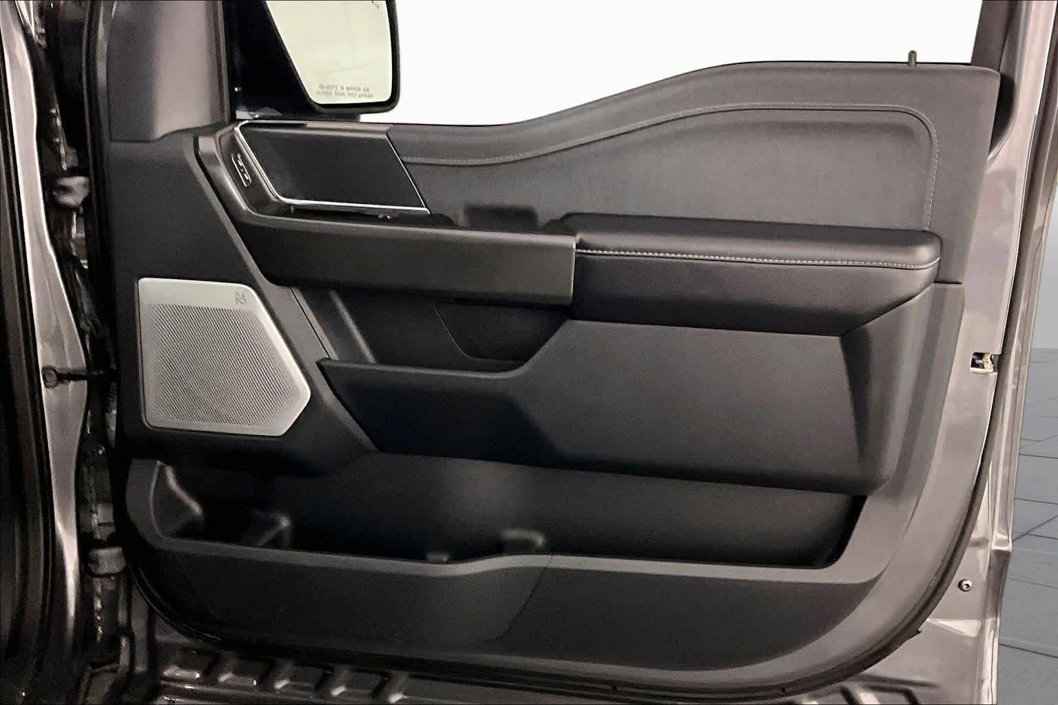 Used 2024 Carbonized Gray Metallic Ford LARIAT image 21