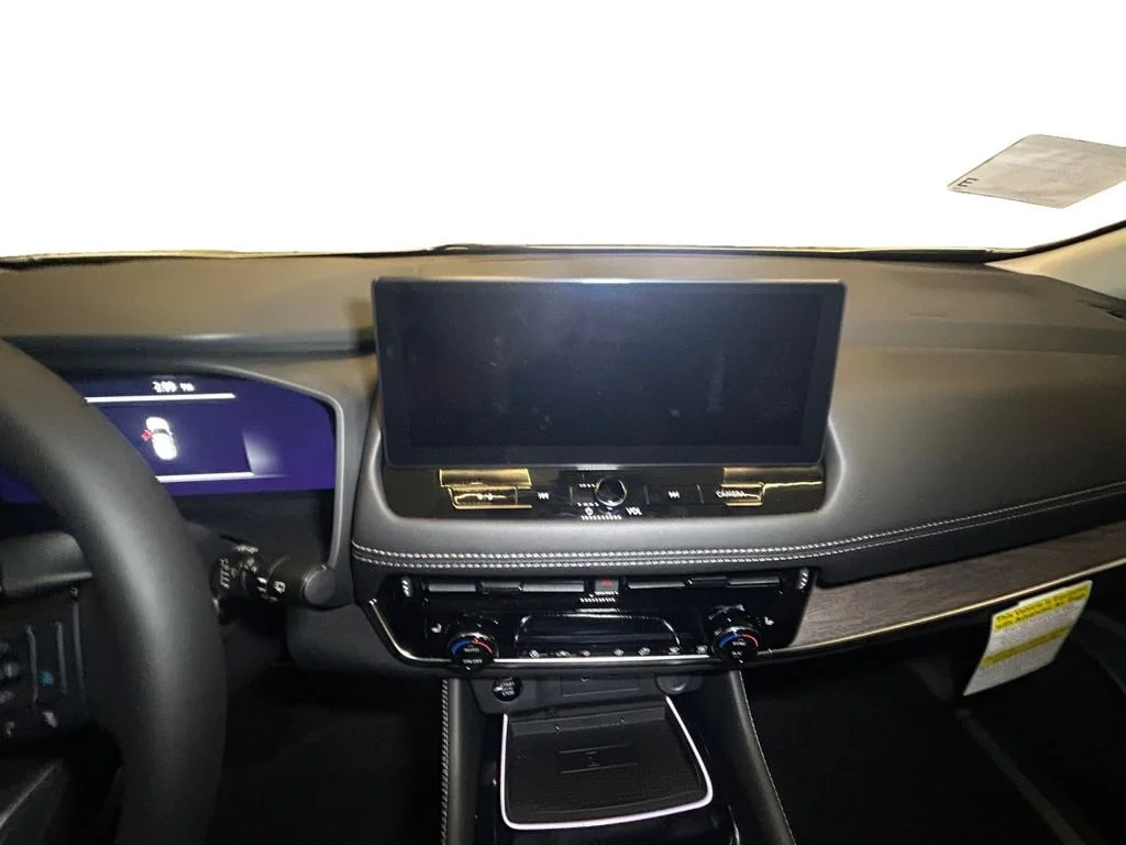 New 2026 White Pearl Nissan Platinum image 10