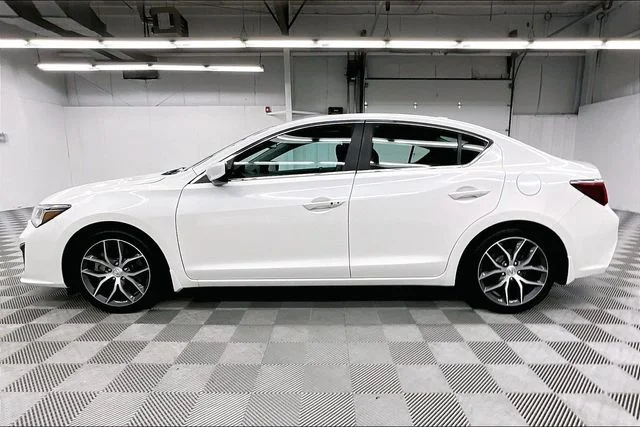Used 2022 Platinum White Pearl Acura Premium Package image 14