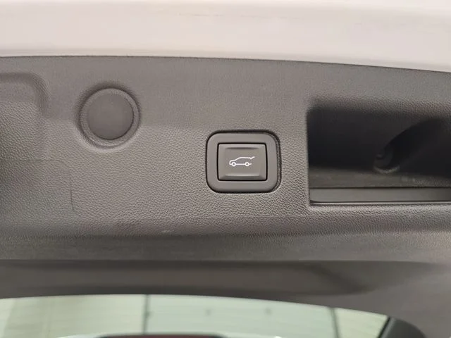 Used 2024 Summit White Chevrolet LT image 16