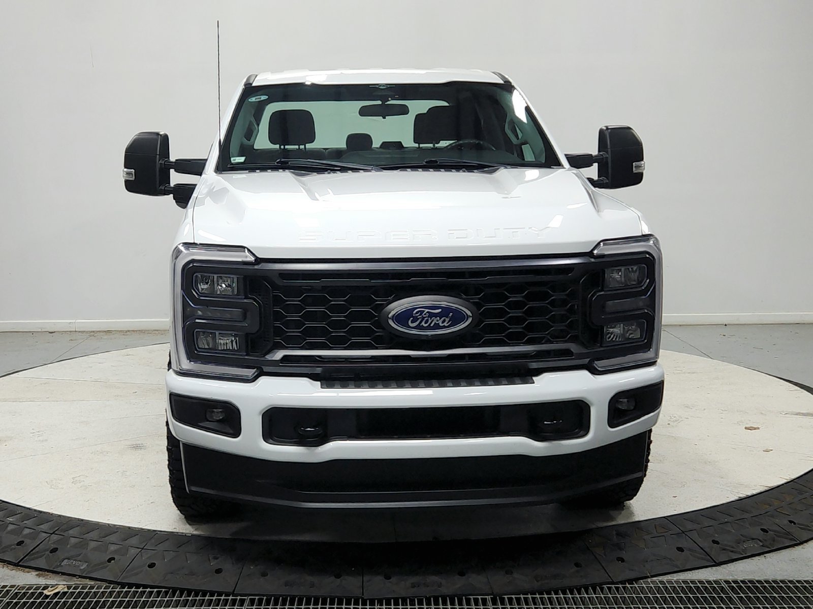Used 2023 Oxford White Ford XL image 3