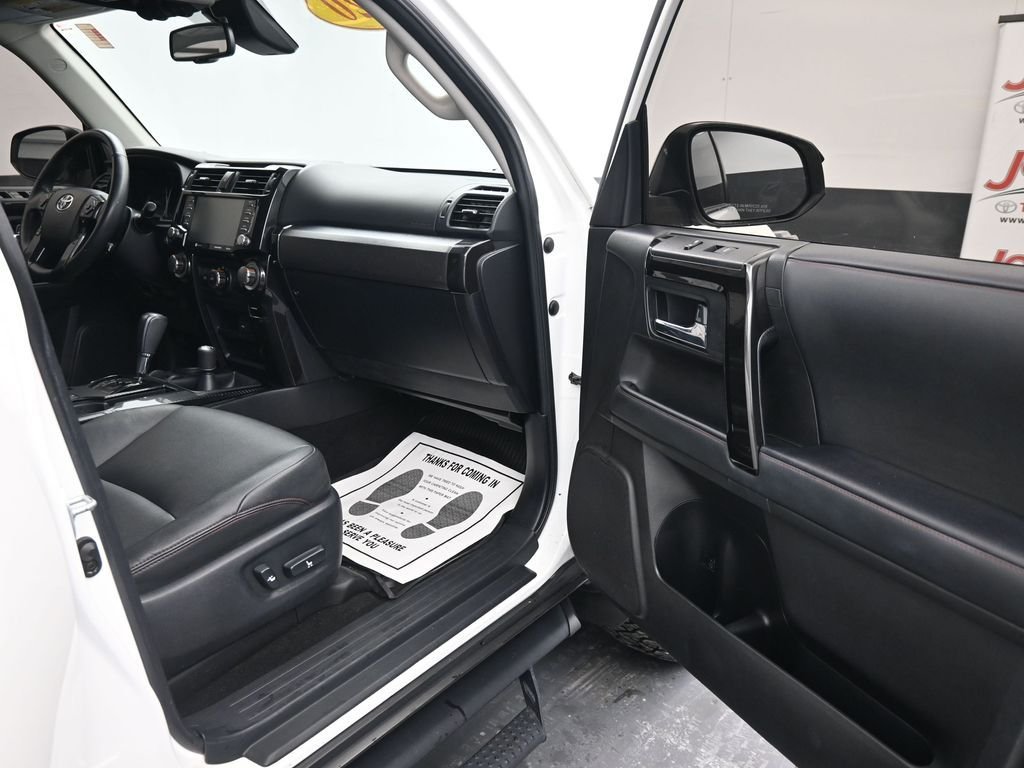 Used 2020 White Toyota Venture image 11