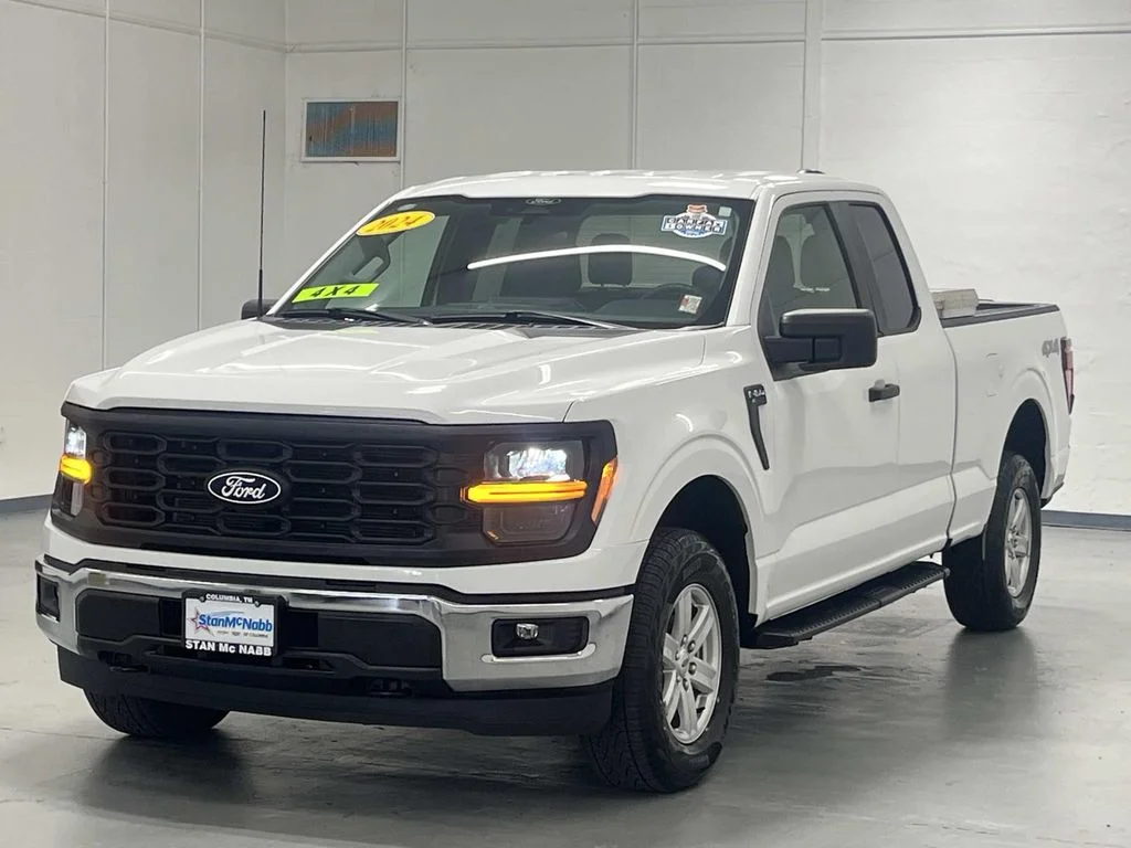 Used 2024 Oxford White Ford XL SUPER CREW 4WD 2.7L V6 1 OWNER image 4