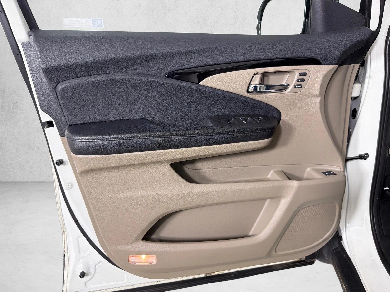 Used 2018 White Diamond Pearl Honda Touring image 12