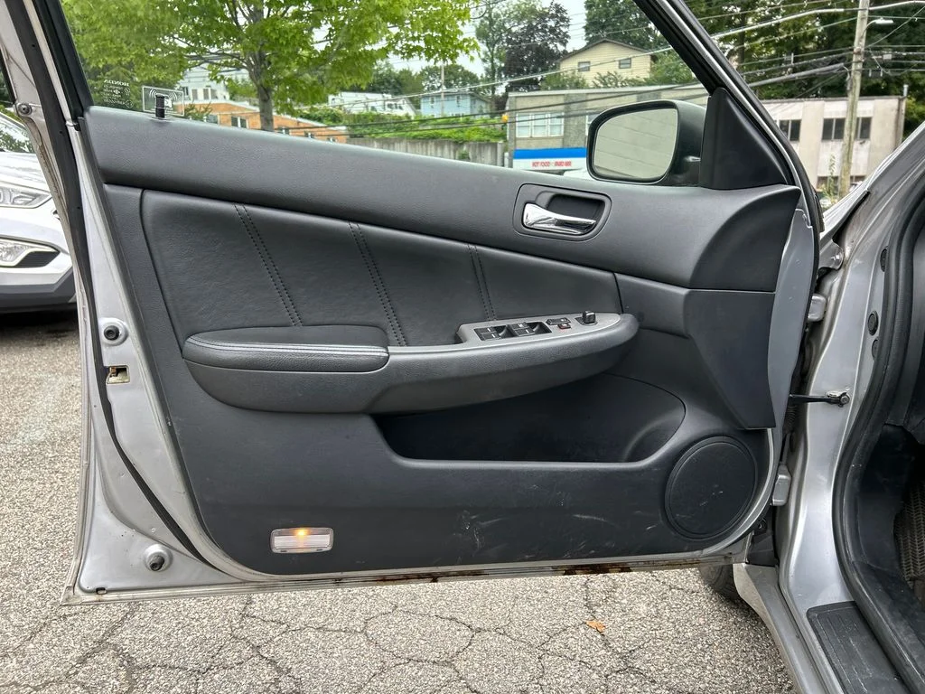Used 2003  Honda EX image 9