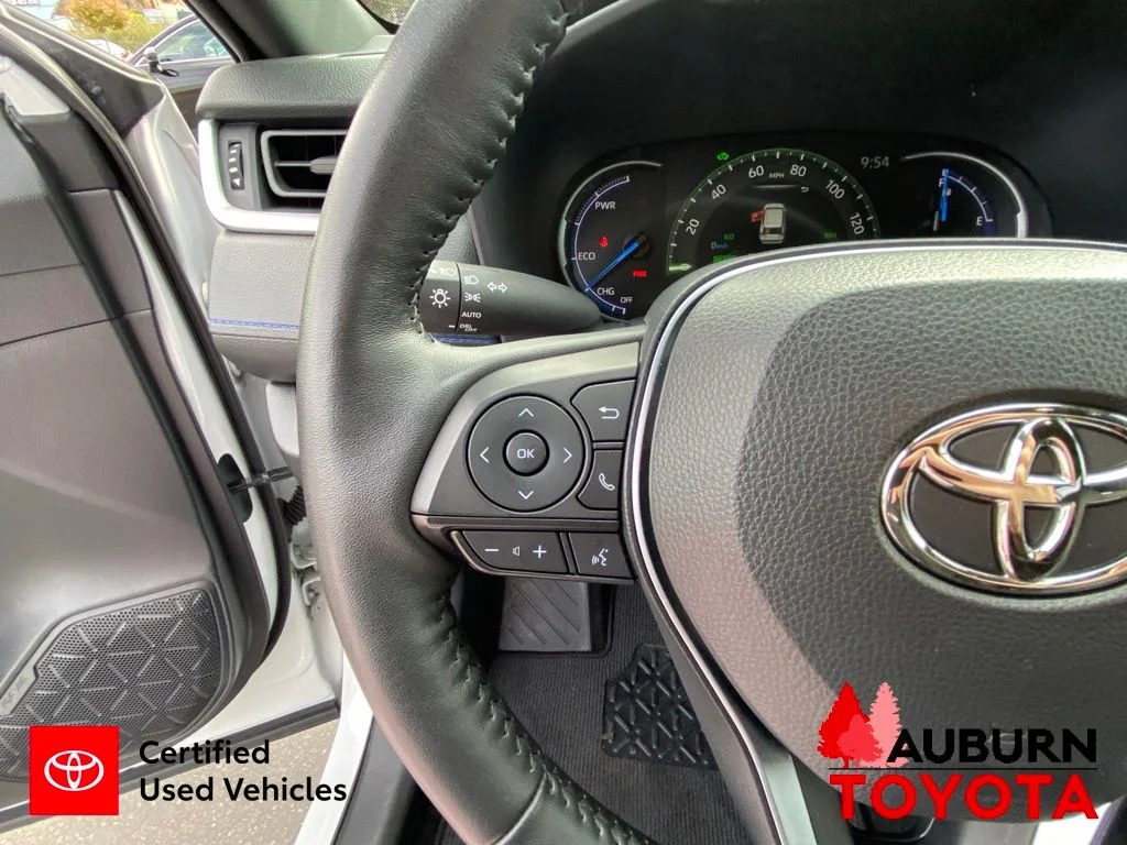 Used 2025 Ice Cap Toyota SE image 39
