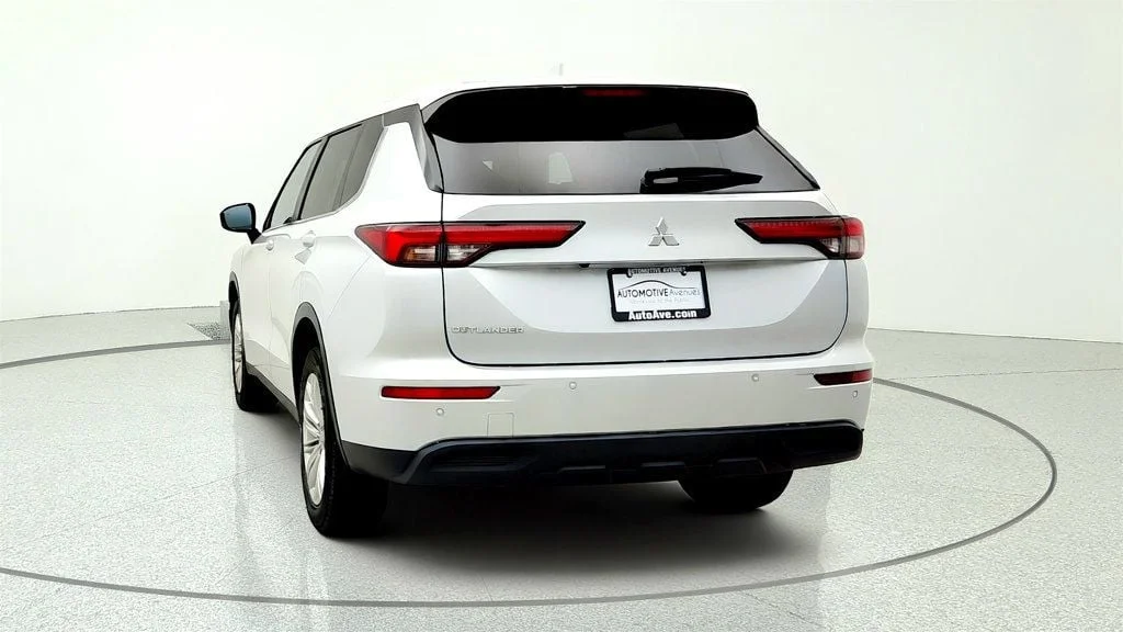 Used 2022 White Diamond Mitsubishi ES FWD image 6